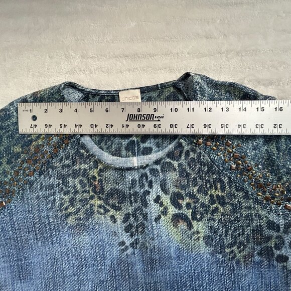 Chico’s Womens Albany Crochet Studded Shoulder Top Size 1 Blue Cheetah Casual - Picture 6 of 8